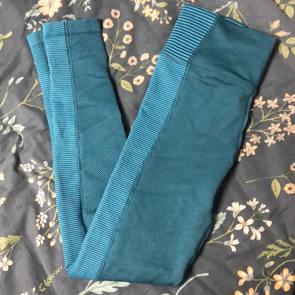 Offline by Aerie Real Me Xtra Hold Up High Waisted 7/8 Leggings in Green Stripe